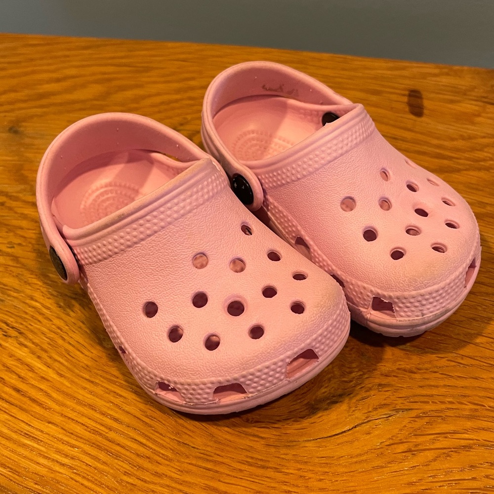 Pink Crocs toddler size 2/3
